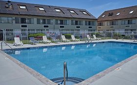 Admiralty Inn & Suites - A Red Collection Hotel