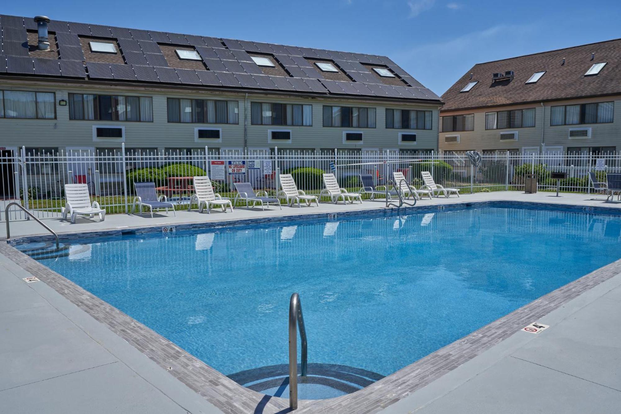 Admiralty Inn & Suites - A Red Collection Hotel Falmouth Exterior foto